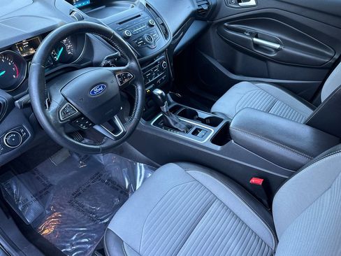 Used 2018 Ford Escape SE w/ SE Sport Appearance Package image 9