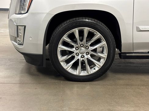 Used 2020 Cadillac Escalade Premium Luxury AWD/4WD image 11