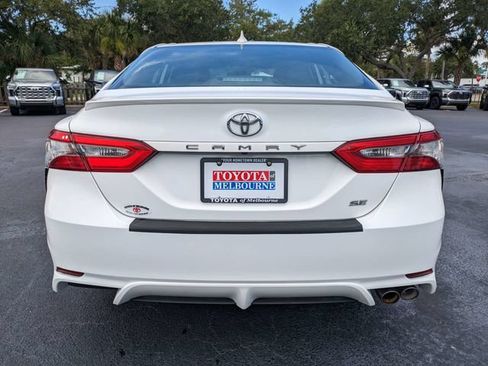 Used 2019 Toyota Camry SE FWD image 5