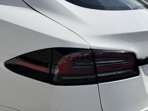 Used 2022 Tesla Model S image 11