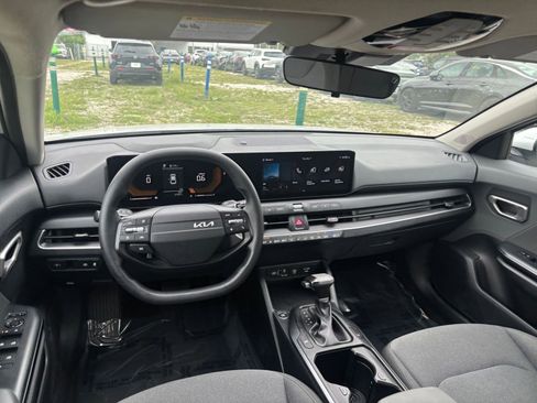 Used 2025 Kia K4 LXS image 35