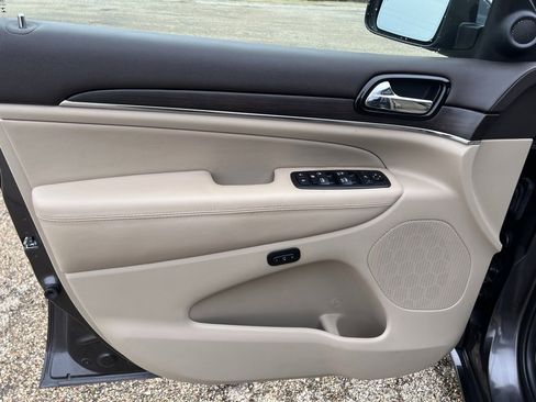 Used 2020 Jeep Grand Cherokee Overland image 23