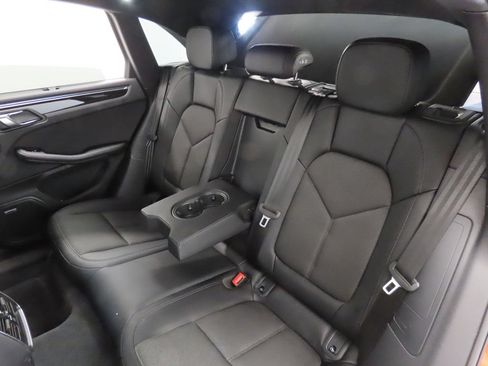Certified 2025 Porsche Macan AWD/4WD image 43