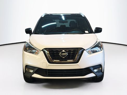 Used 2019 Nissan Kicks SR w/ SR Premium Package FWD image 2