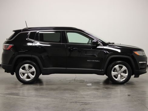 Used 2018 Jeep Compass Latitude AWD/4WD image 9