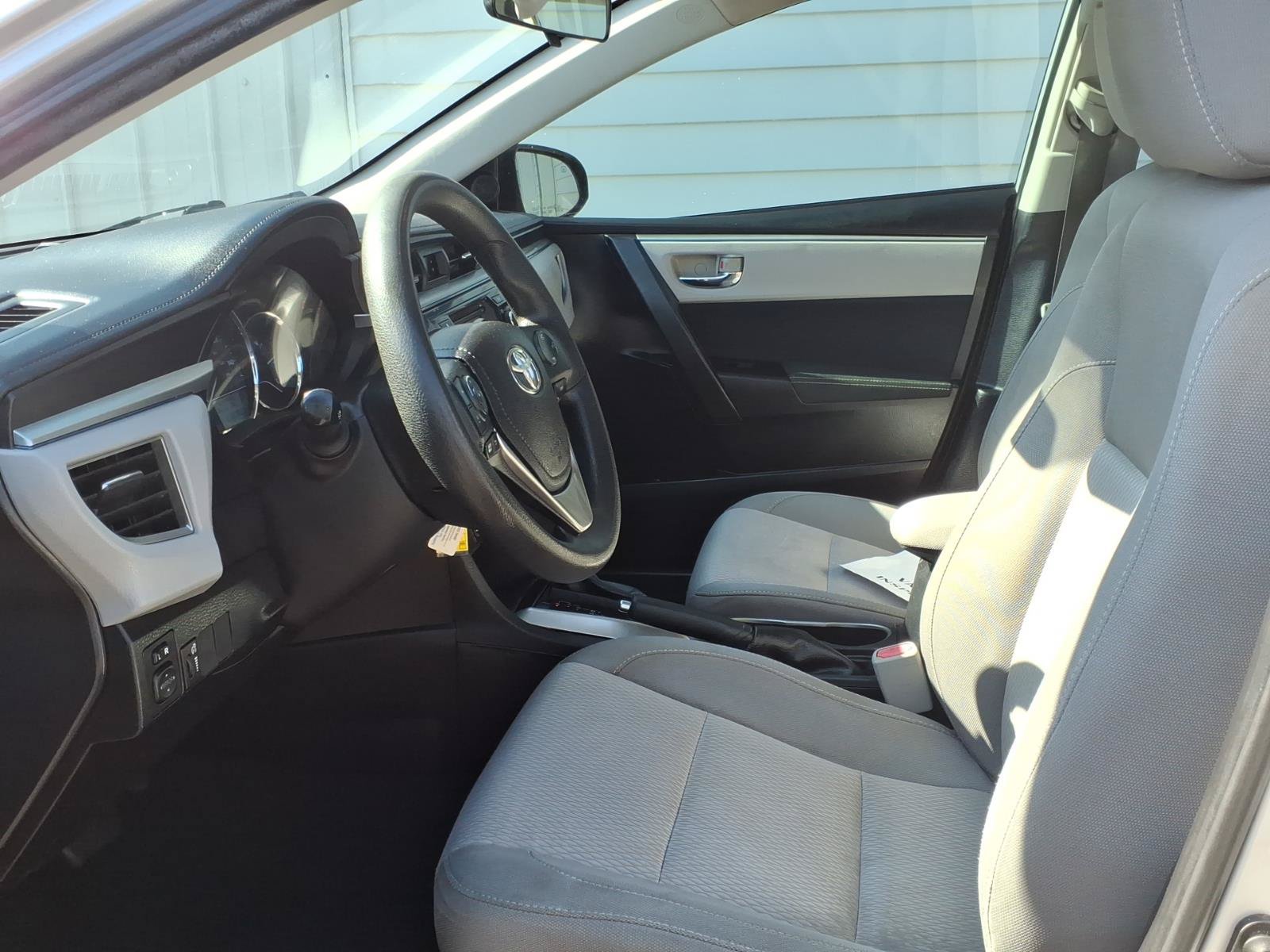 Used 2015 Toyota Corolla LE FWD image 7