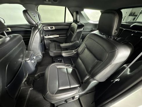 Used 2020 Ford Explorer XLT w/ Equipment Group 202A AWD/4WD image 27