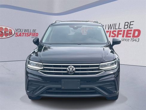 Used 2022 Volkswagen Tiguan SE w/ Panoramic Sunroof Package image 2