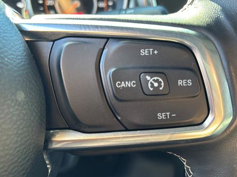 Used 2018 Jeep Wrangler Unlimited Sahara image 26