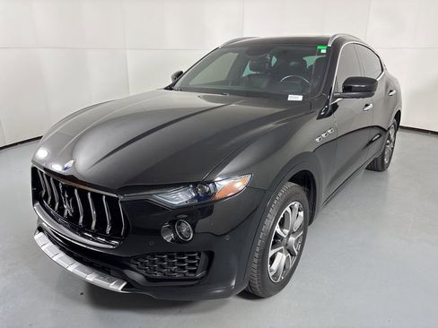 Used 2017 Maserati Levante w/ Luxury Package image 4