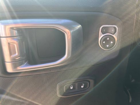 Used 2024 Jeep Gladiator Sport AWD/4WD image 9