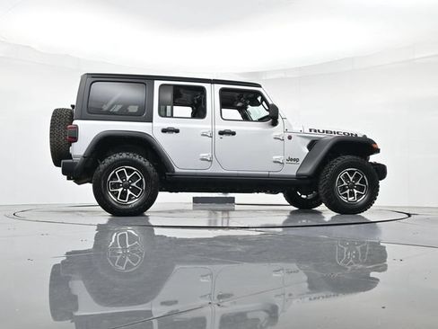 Used 2024 Jeep Wrangler Unlimited Rubicon AWD/4WD image 36