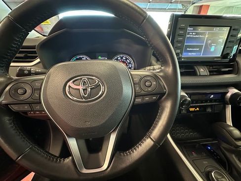Certified 2022 Toyota RAV4 XLE w/ XLE Grade Weather Package AWD/4WD image 21
