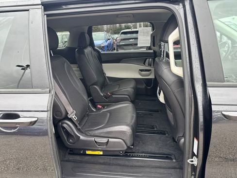 Certified 2024 Kia Carnival LX image 12