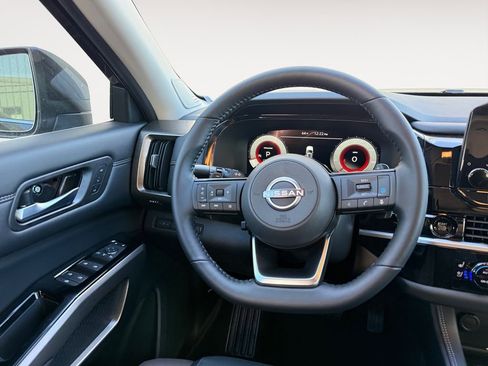 New 2025 Nissan Pathfinder Platinum w/ Black Appearance Package image 12