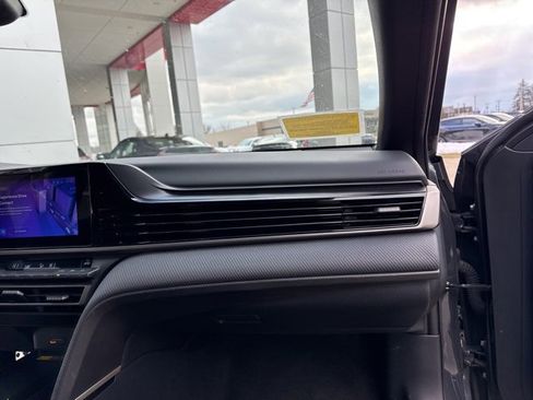 Used 2025 Toyota Camry SE image 29