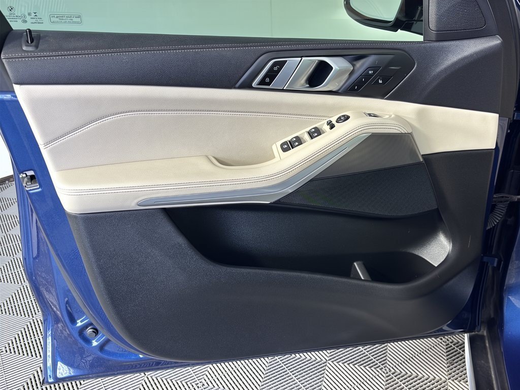 Used 2021 BMW X5 sDrive40i w/ Executive Package 2 RWD image 14