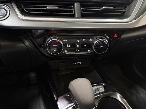 Used 2025 Chevrolet Trax ACTIV w/ Sunroof Package FWD image 19