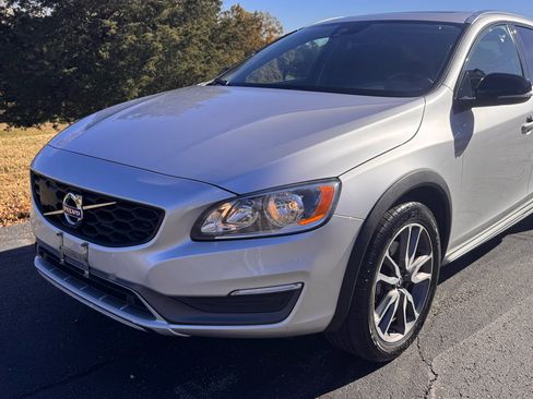 Used 2016 Volvo V60 T5 Cross Country w/ Convenience Package image 6