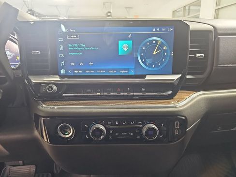 Used 2024 Chevrolet Silverado 1500 LT AWD/4WD image 25