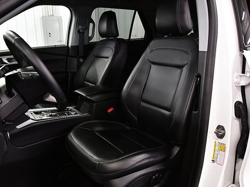 Used 2023 Ford Explorer XLT w/ Equipment Group 202A image 29