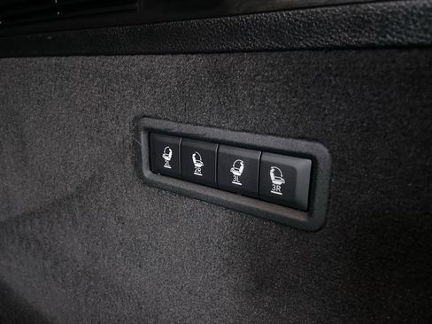 Used 2022 Jeep Grand Wagoneer Series III w/ Flexible Seating Group image 34