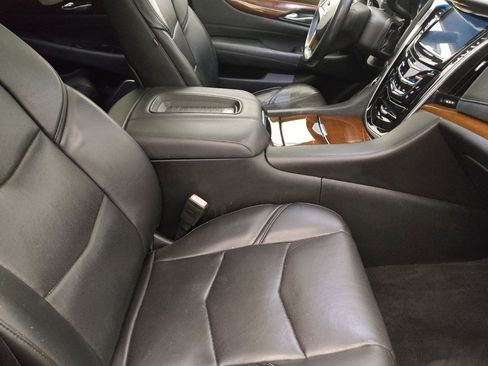 Used 2018 Cadillac Escalade ESV Premium Luxury w/ LPO, Radiant Package RWD image 21