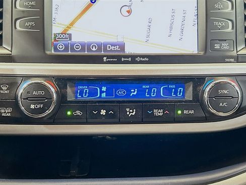 Used 2019 Toyota Highlander XLE FWD image 14