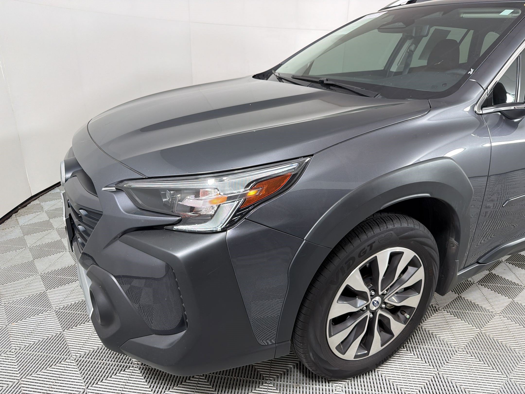 Used 2025 Subaru Outback Touring AWD/4WD image 27