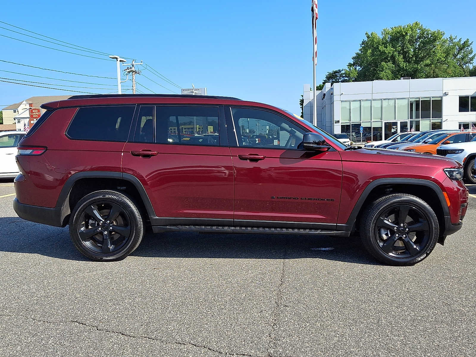 Used 2023 Jeep Grand Cherokee L Laredo AWD/4WD image 7