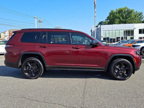 Used 2023 Jeep Grand Cherokee L Laredo AWD/4WD image 7