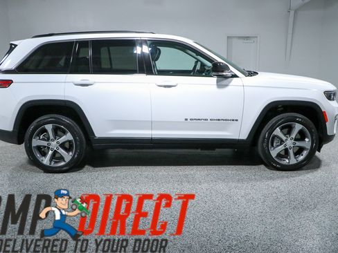 Used 2023 Jeep Grand Cherokee 4WD 4xe image 6