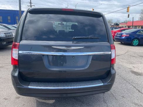 Used 2011 Chrysler Town & Country Touring-L w/ Entertainment Group #2 image 6