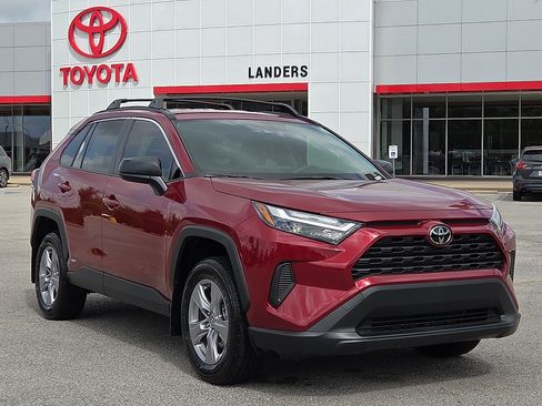 Used 2025 Toyota RAV4 LE AWD/4WD image 1