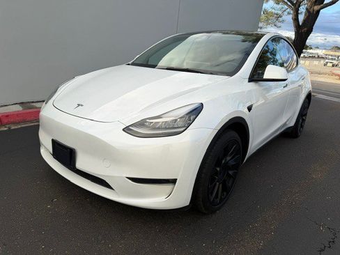 Used 2023 Tesla Model Y Long Range image 1