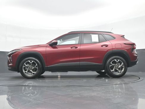 Used 2025 Chevrolet Trax LT w/ LT Convenience Package FWD image 28