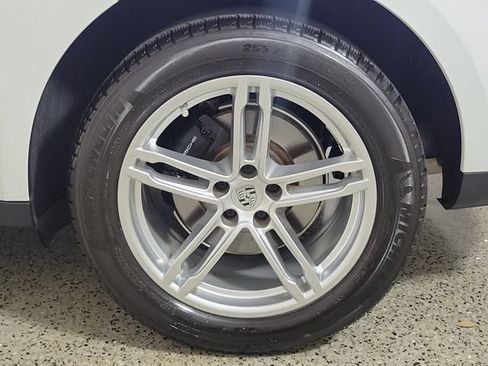 Used 2024 Porsche Macan AWD/4WD image 8