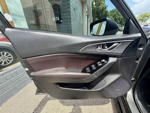 Used 2017 MAZDA MAZDA3 Grand Touring w/ Premium Equipment Package FWD image 27