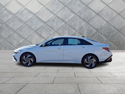 Certified 2025 Hyundai Elantra Sport image 4