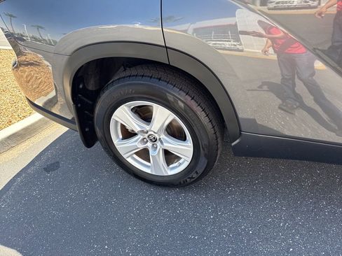 Certified 2024 Toyota Highlander LE AWD/4WD image 21