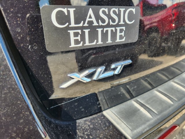 Used 2023 Ford Explorer XLT w/ Equipment Group 202A RWD image 9