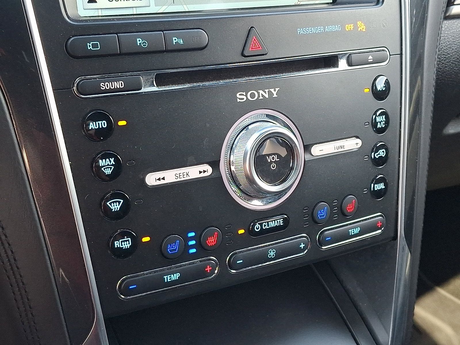 Used 2018 Ford Explorer Platinum AWD/4WD image 16