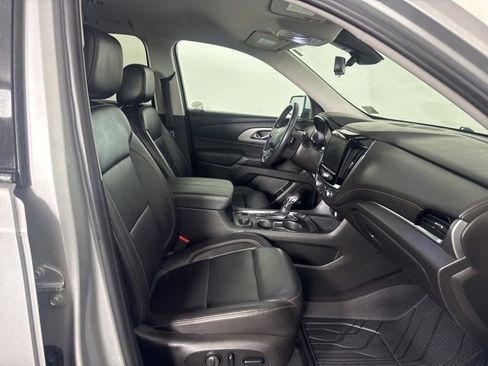 Used 2021 Chevrolet Traverse RS image 12