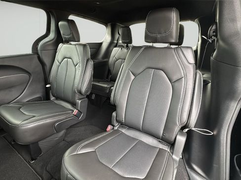 New 2025 Chrysler Pacifica Select image 25
