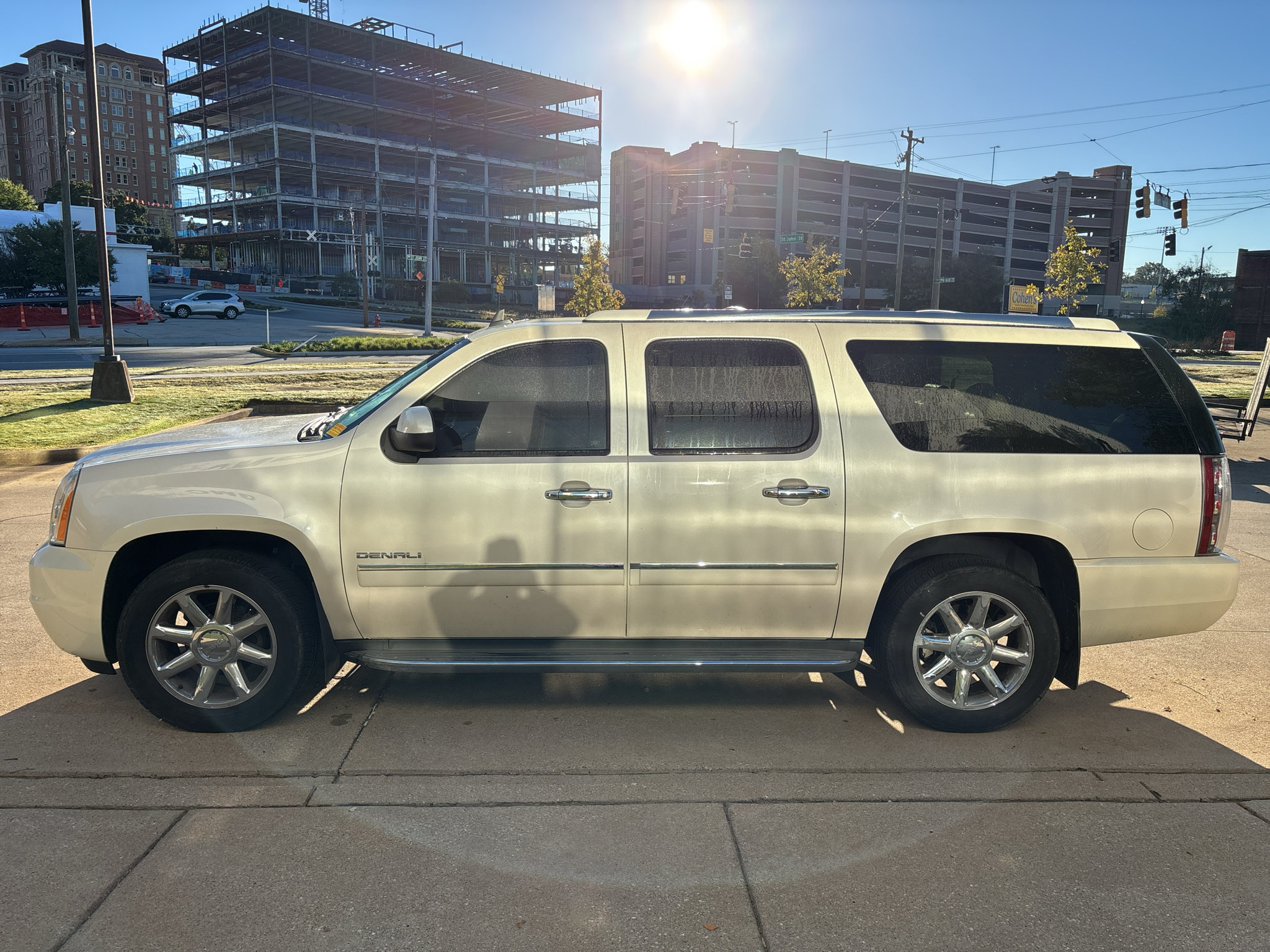 Used 2013 GMC Yukon XL Denali RWD image 5