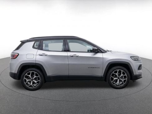 Used 2025 Jeep Compass Limited AWD/4WD image 10