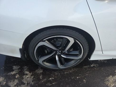 Used 2018 Honda Accord Sport image 5