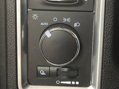 Used 2021 RAM 1500 Classic SLT RWD image 38