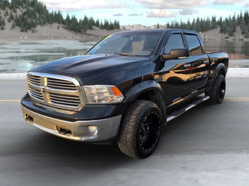 Used 2017 RAM 1500 Classic SLT w/ SLT Plus D←cor Group AWD/4WD image 7
