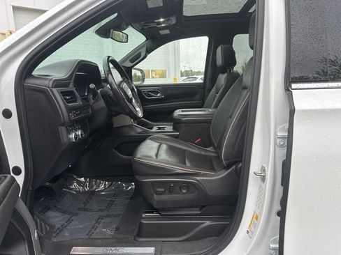Used 2023 GMC Yukon XL SLT AWD/4WD image 23